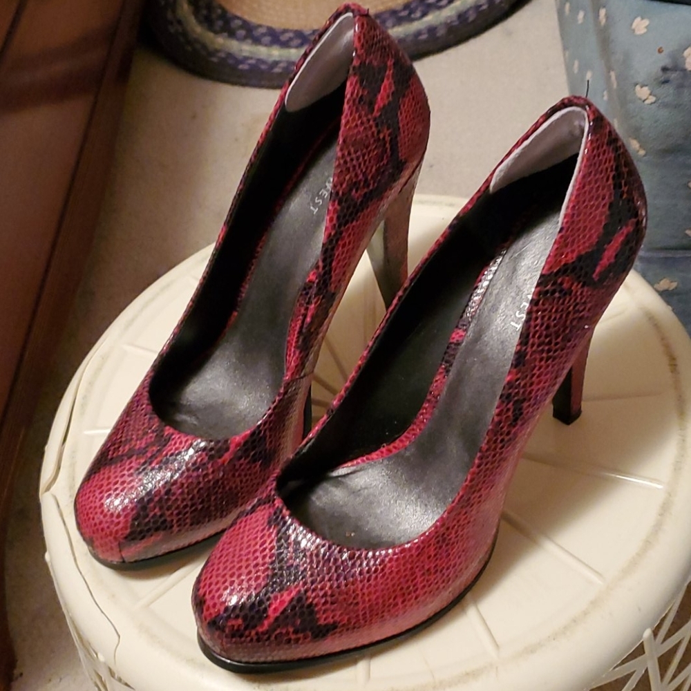 Nine West pump